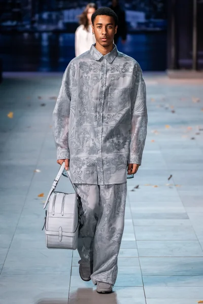 Look 11